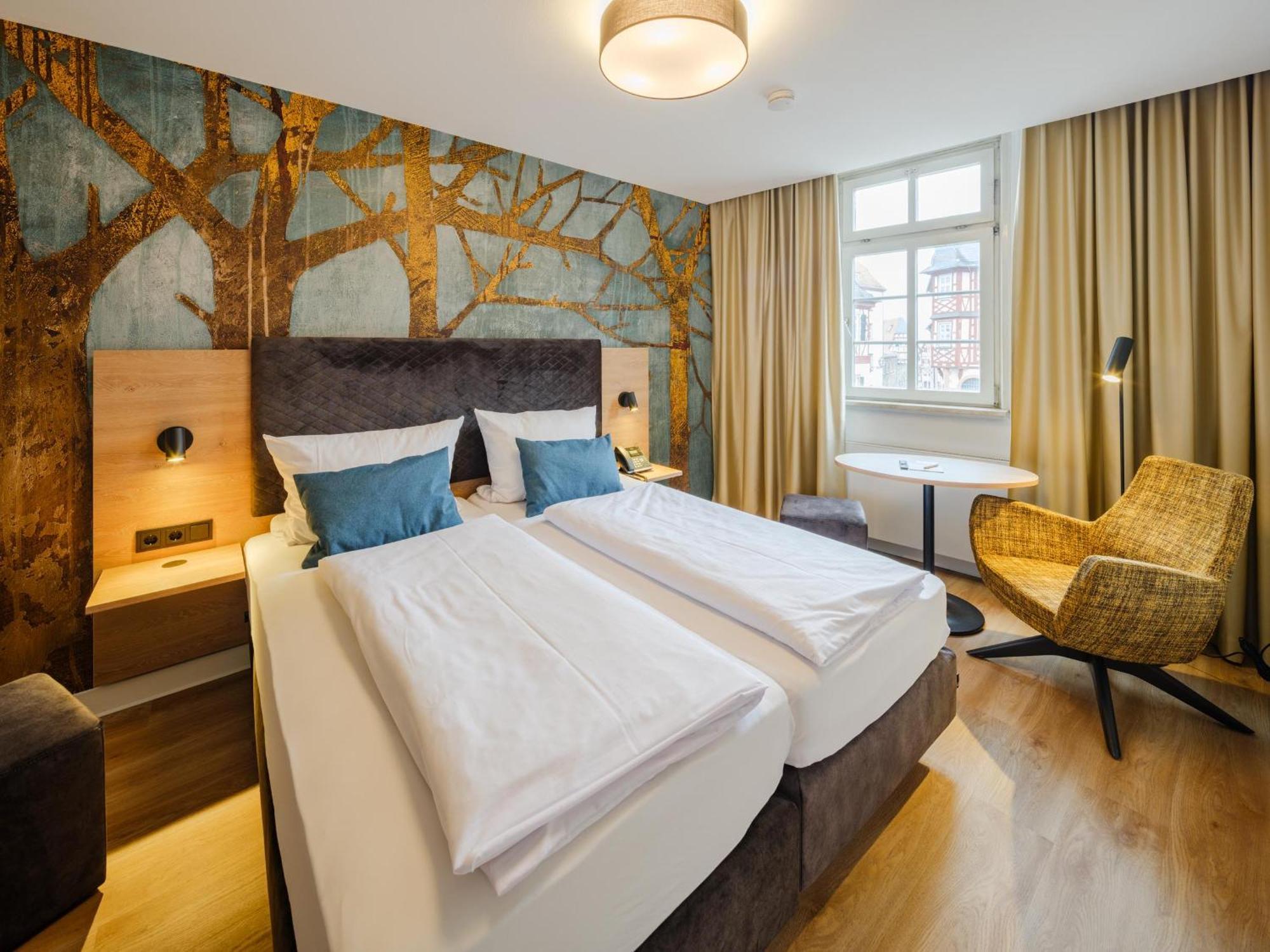 Hotel Restaurant Goldener Engel Heppenheim  エクステリア 写真
