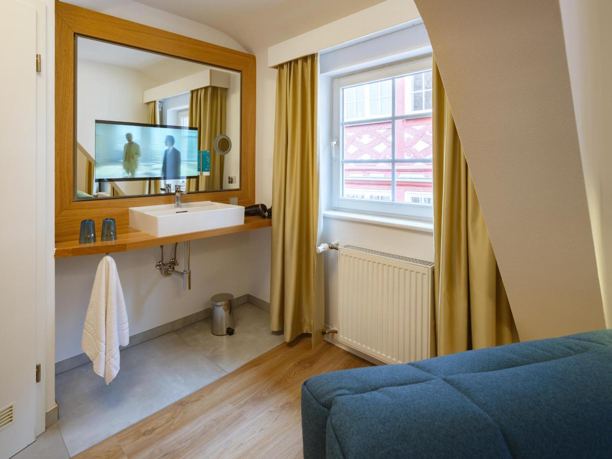 Hotel Restaurant Goldener Engel Heppenheim  エクステリア 写真